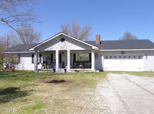 810 W 10th St, Baxter Springs, KS 66713