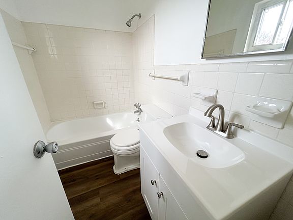 5th image of 2014 Linden Ave APT 9