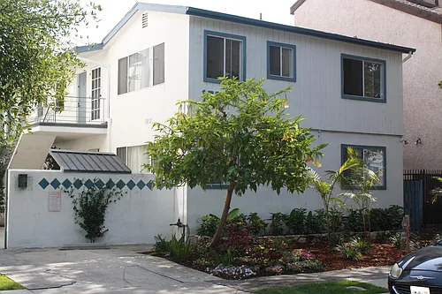 1530 Granville Ave #8 Photo 1