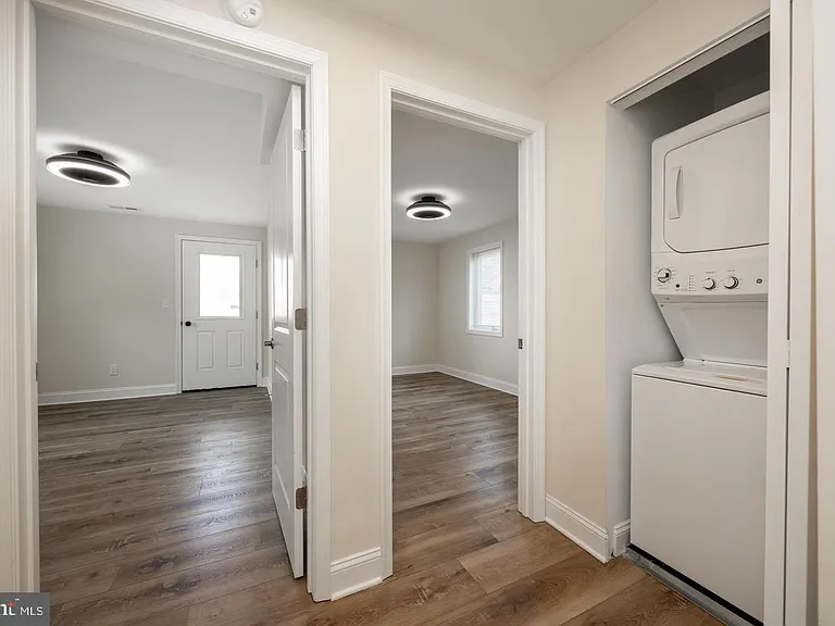 325 W Barnard St W — Photo 9