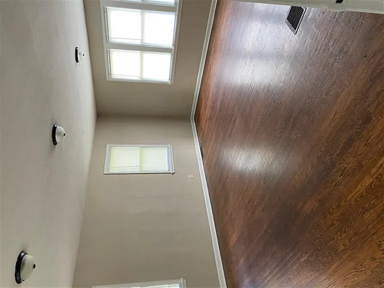 205 Broad St — Photo 3