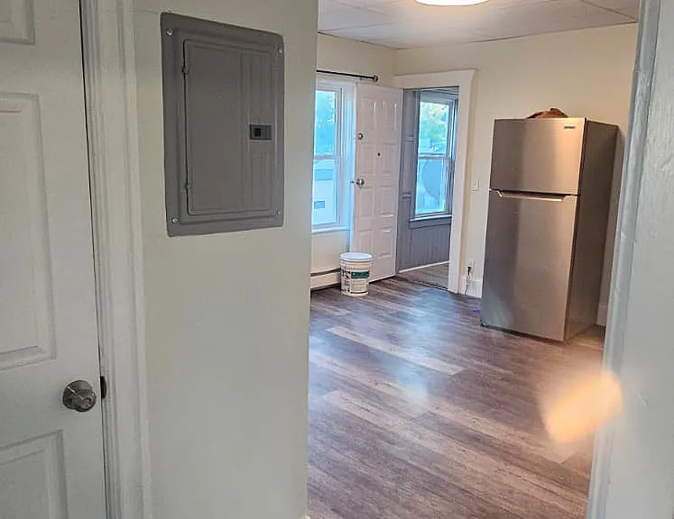 838-844 Lonsdale Ave #3 — Photo 3