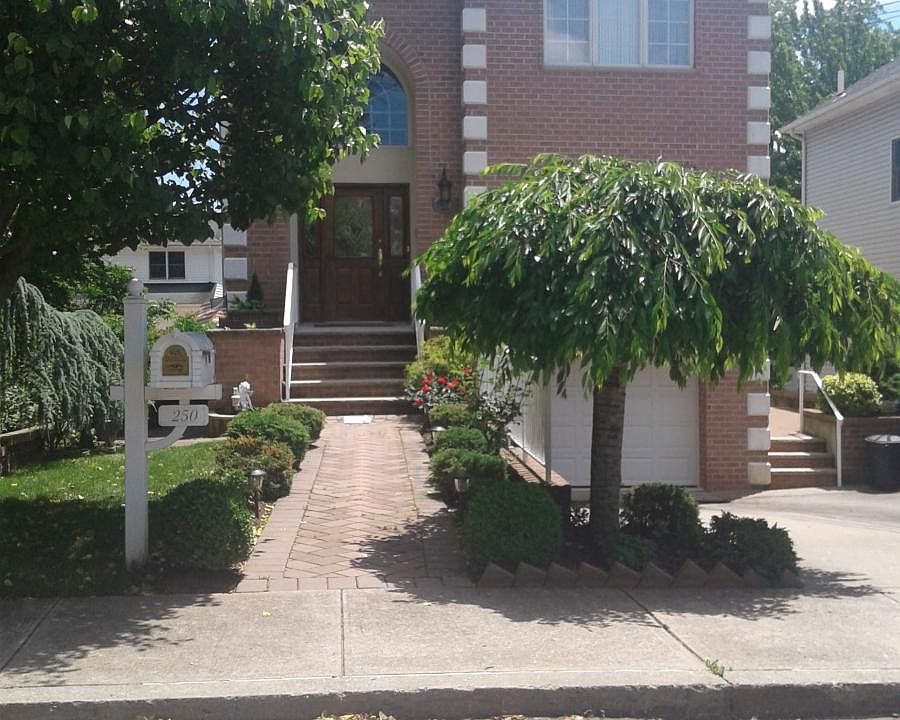1st image of 250 Stafford Ave