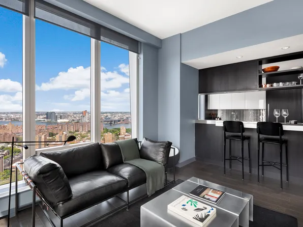 252 South Street image 1 of 32