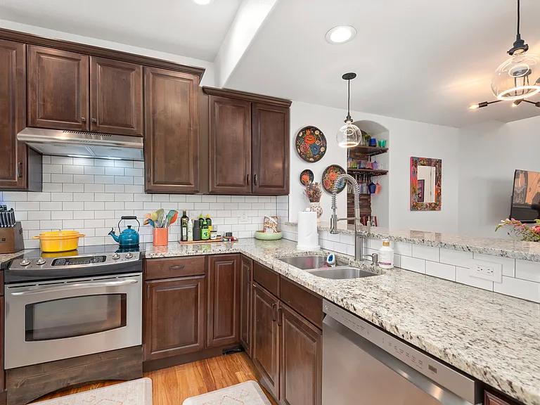 2313 Decatur St — Photo 8