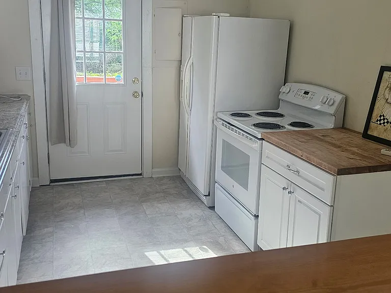 1017 Wade Ave #C — Photo 5