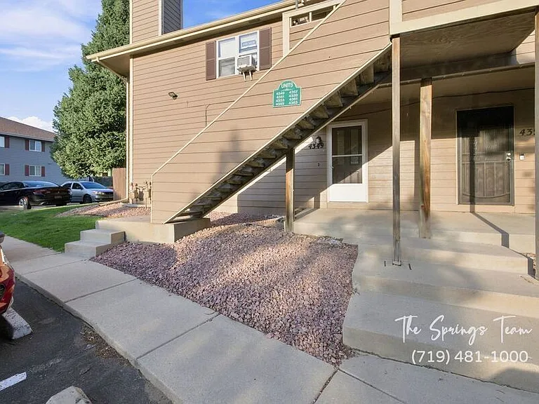 4349 Hunting Meadows Cir — Photo 3
