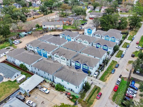 9448 Kerrwood Ln, Houston, TX 77080