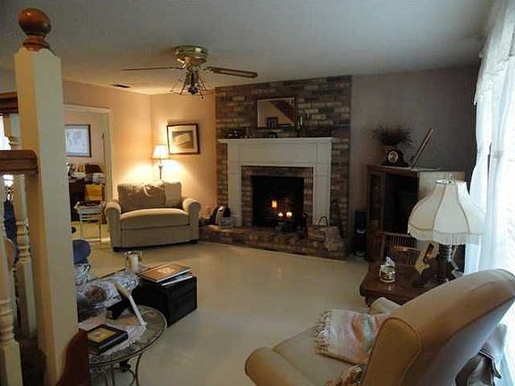 3rd image of 455 Margiana Dr