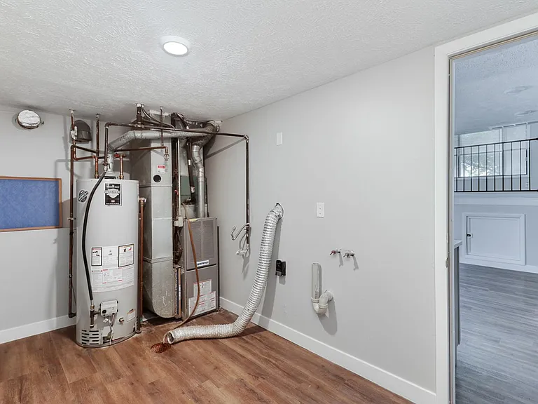 111 N Orr Dr — Photo 9
