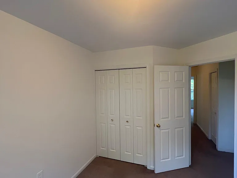 107 Rock Creek Ct — Photo 12