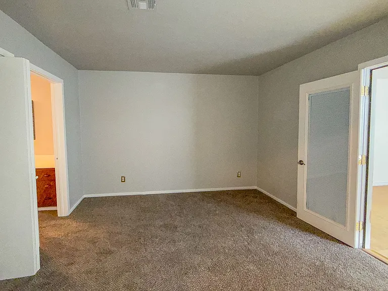 12021 Hawthorne Ln — Photo 34