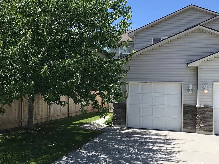 2131 S Amy Ave — Photo 2