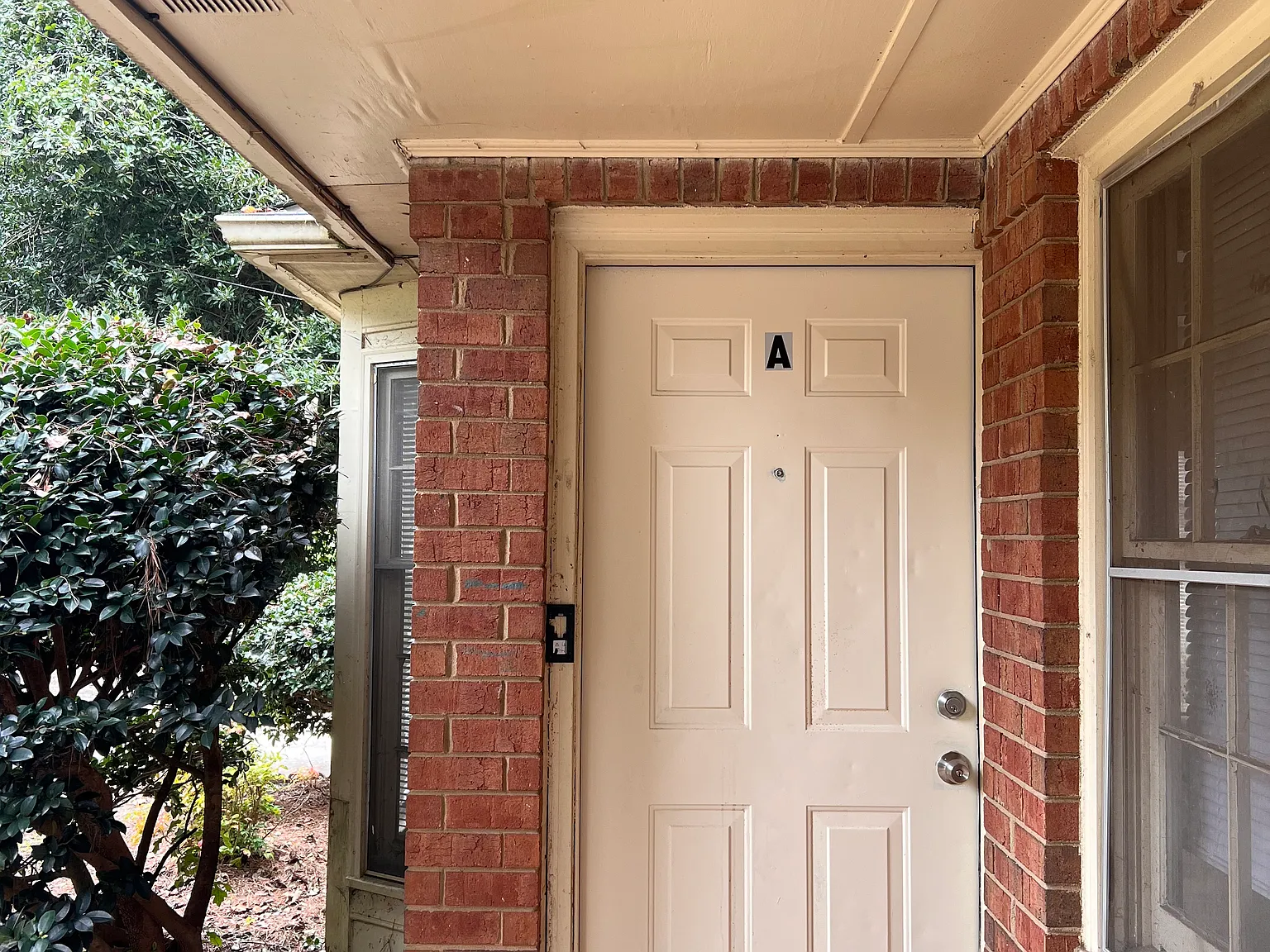 3 bed, 1180 sqft, $1,900 — Photo 2