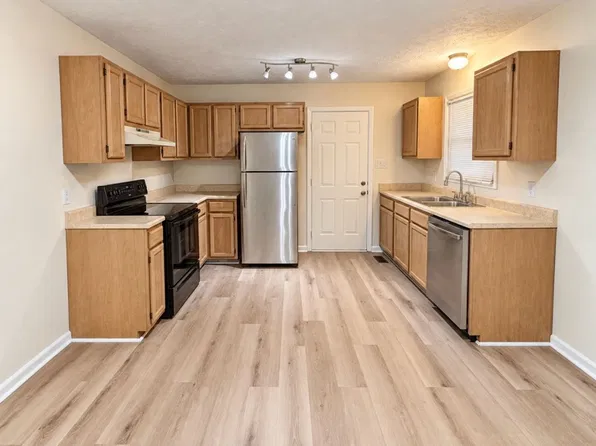 2504 Quail Forest Dr, Fayetteville, NC 28306