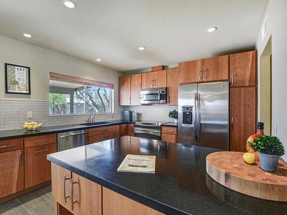 3rd image of 930 W Hermosa Dr