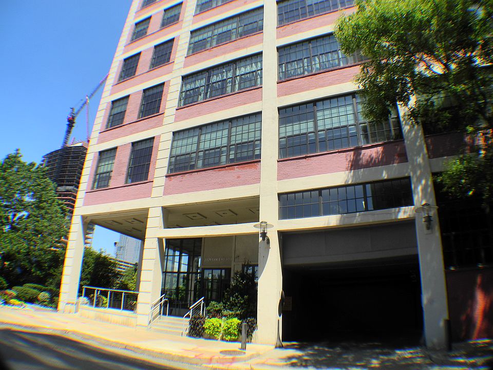 1st image of 2429 Locust St APT 213