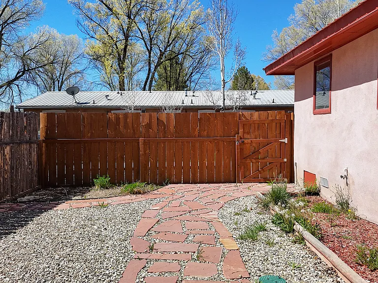 127 Oakley Ln — Photo 9