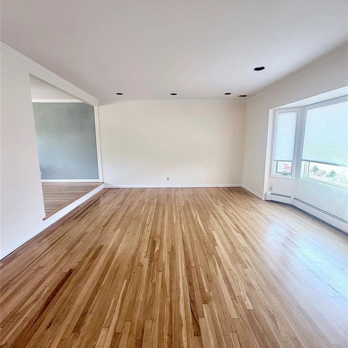 3 bed, 2.5 bath, 2700 sqft, $5,500 — Photo 2