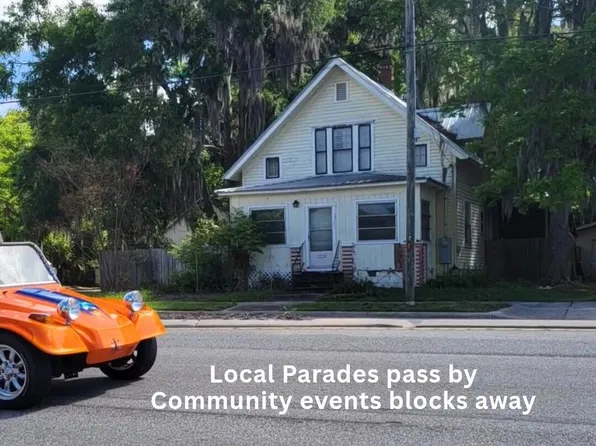 216 N SUMMIT Street, Crescent City, FL 32112