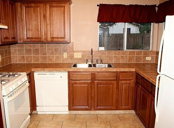 4th image of 7803 Wykeham Dr