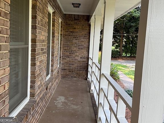 4th image of 2625 Hickory Valley Dr