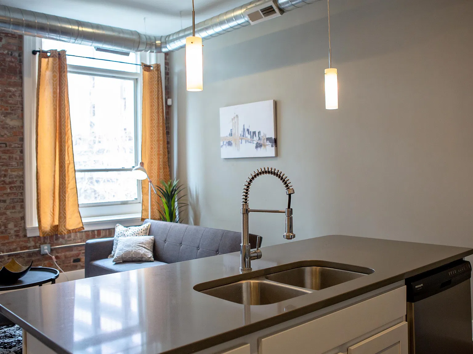 210 Walnut - 405 — Photo 4