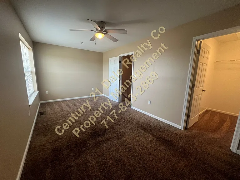 210 Royal Dr — Photo 12