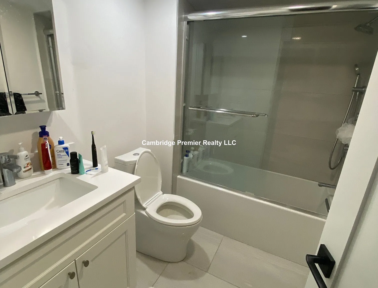 3 bed, $5,400 — Photo 2