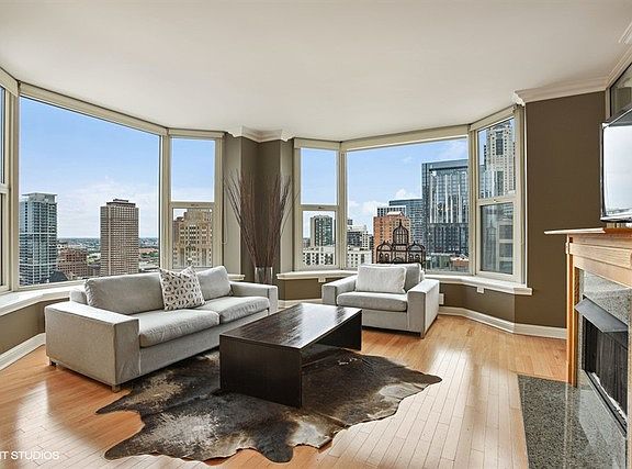 2nd image of 25 E Superior St APT 2102
