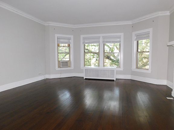 3rd image of 919 Hinman Ave #J3-a