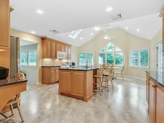 4th image of 43 Dawson Dr