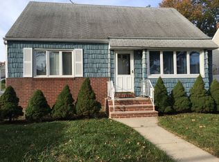 7926 266th St, Glen Oaks, NY 11004