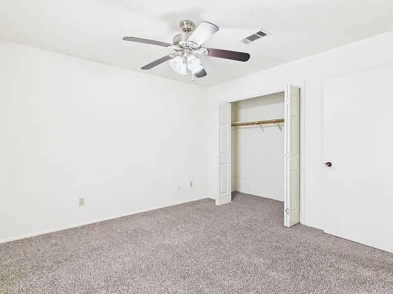 807 Frio Cir — Photo 11