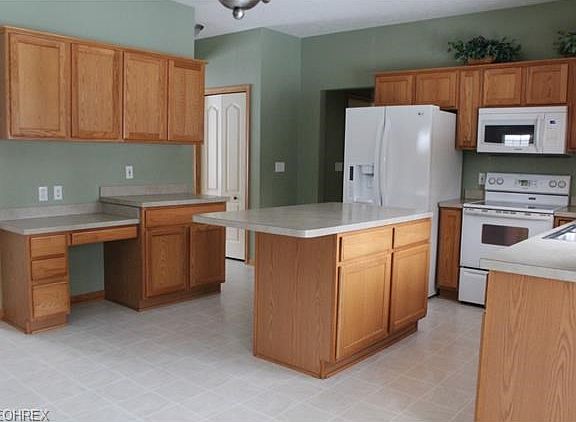 2nd image of 1221 Dover Dr