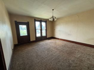 203-207 E 3rd St, Gilman, IL 60938