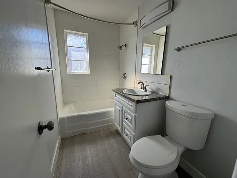 433-439 W Osborn Rd — Photo 24