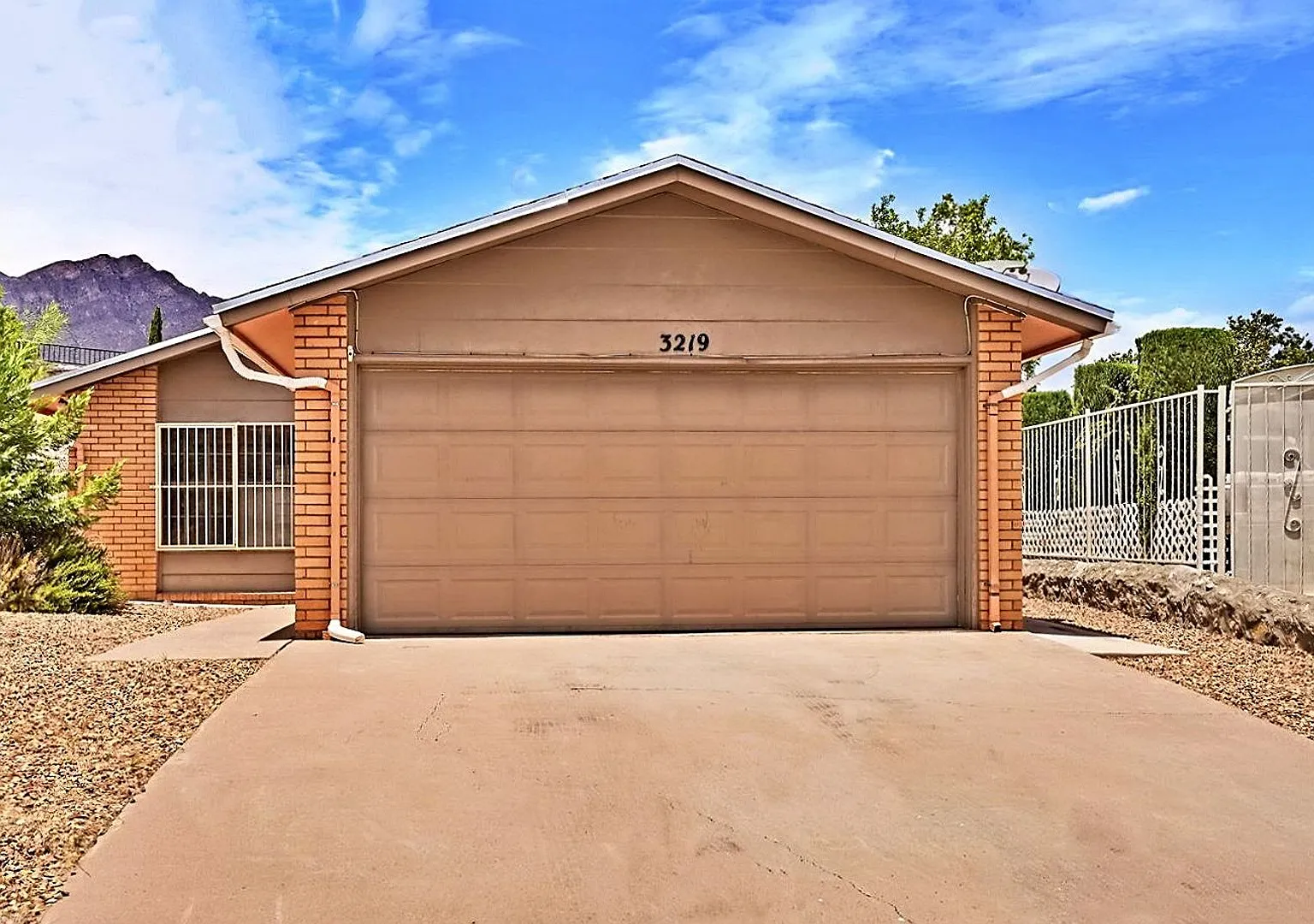 Charming Cul-de-Sac Home with Mountain Views — Photo 1