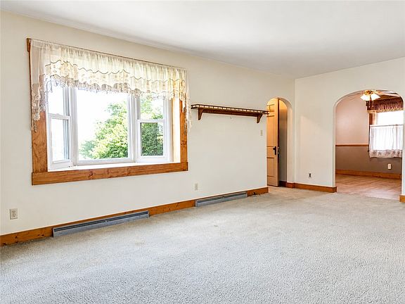5th image of 14 Woodrow St