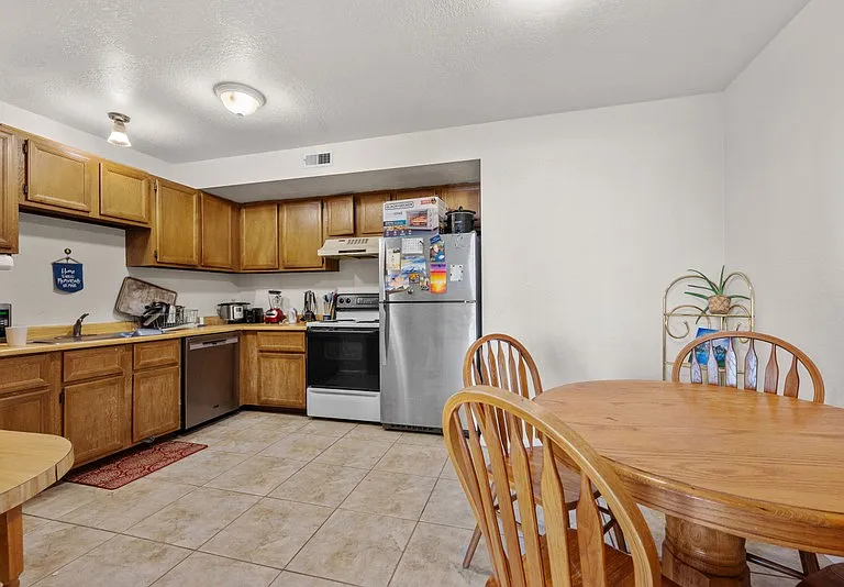 72 W 880 N #10 — Photo 2
