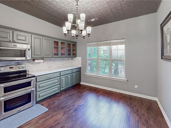 4th image of 3 Burford Ln