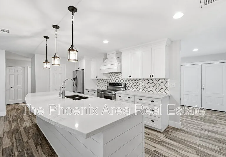 447 E Carson Dr — Photo 16