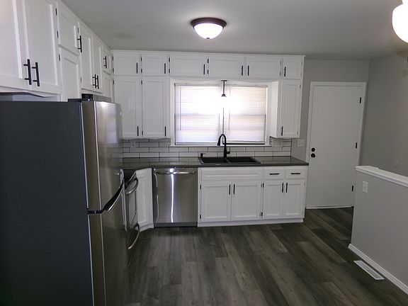 2nd image of 624 N Caddy Ln