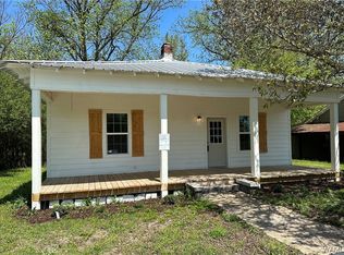 522 Market St, Moundville, AL 35474