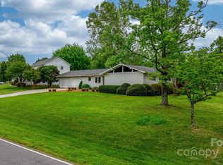 3635 9th Street Dr NE, Hickory, NC 28601