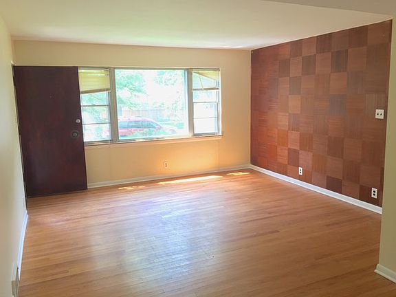 3rd image of 725 Dewey Ave #2N