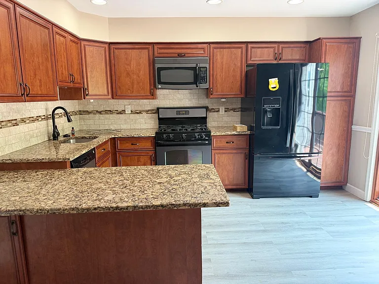 103 Bedford Pl — Photo 17