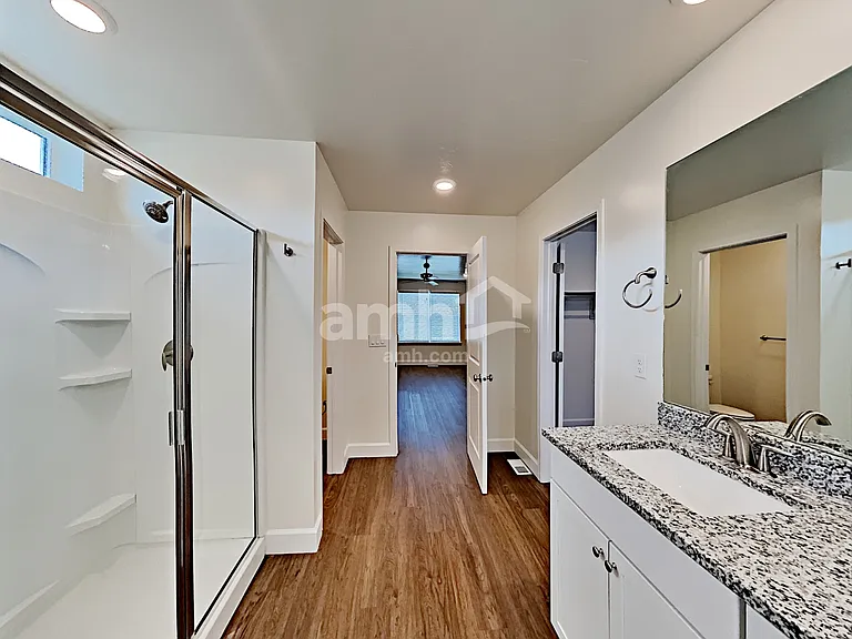 819 Grover Ct — Photo 9