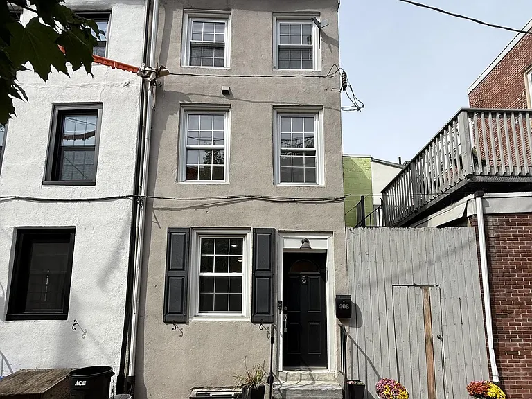 408 S Alder St — Photo 1