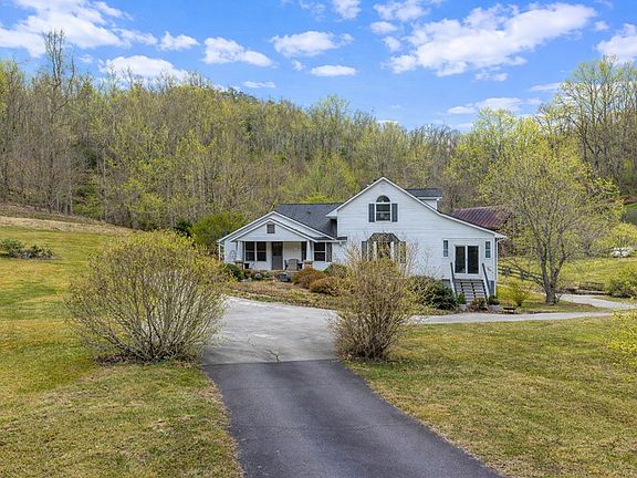 3rd image of 2206 Mountain Grove Rd